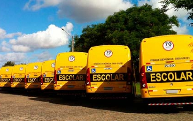 Garantia de acesso à educação: Prefeitura adquire oito novos ônibus escolares