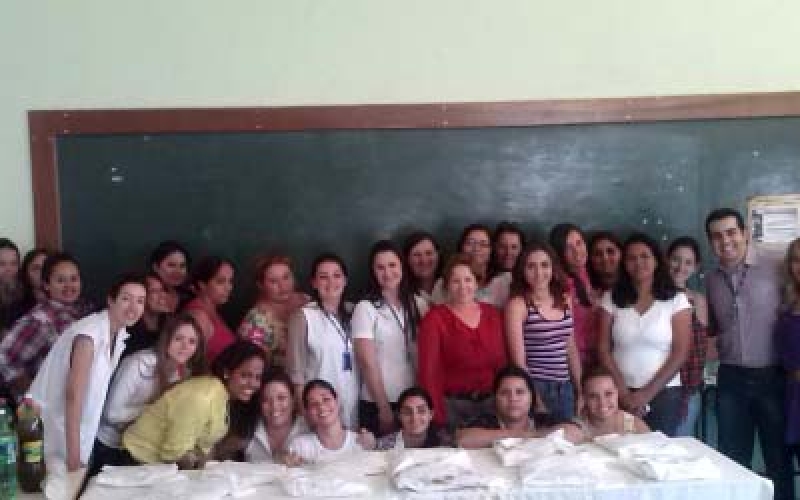 Estudantes de curso de qualificação profissional recebem certificado