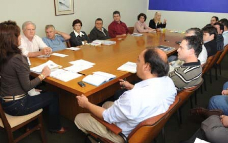 Prefeita reúne todo o secretariado no dia seguinte à sua posse 