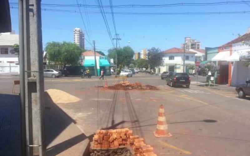 Secretaria realiza obras para abrir mais bocas de lobo