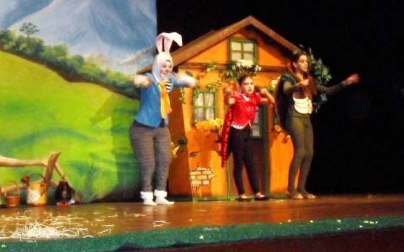 Momento cultural para os alunos da Escola Carlos Guimarães