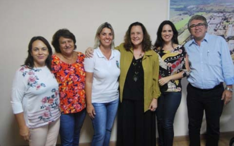 Elizabeth Savala visita Ibiporã