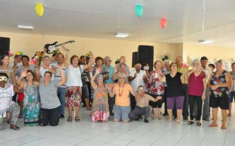 Marchinhas animam ‘Baile de Carnaval do CCI’
