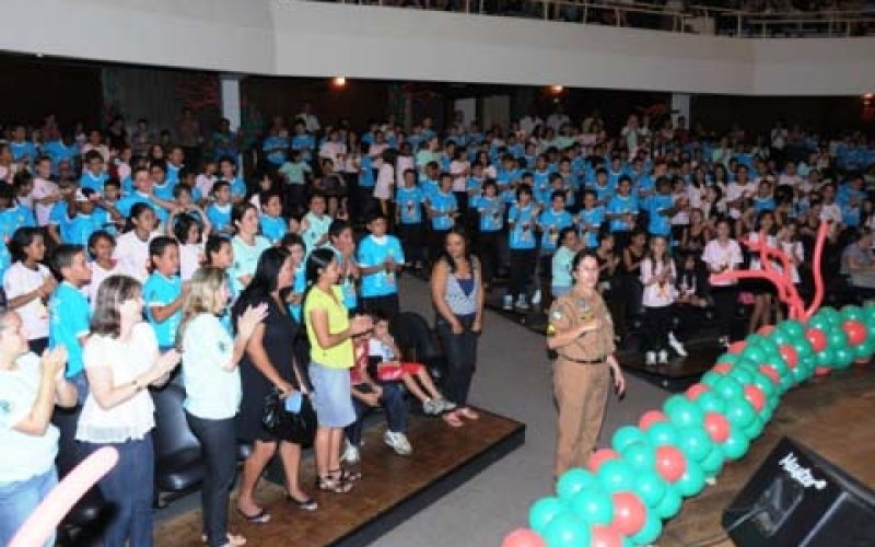 Formatura do Proerd reuniu 800 alunos