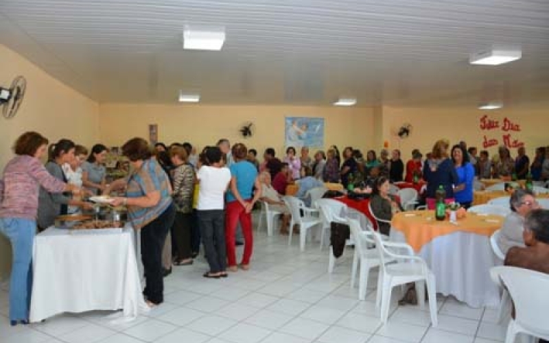 Dia das Mães é celebrado com almoço no CCI