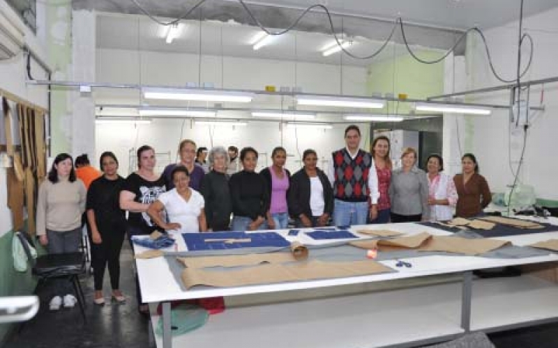 Prefeito José Maria visita turma do curso de Costura Industrial – Noturno