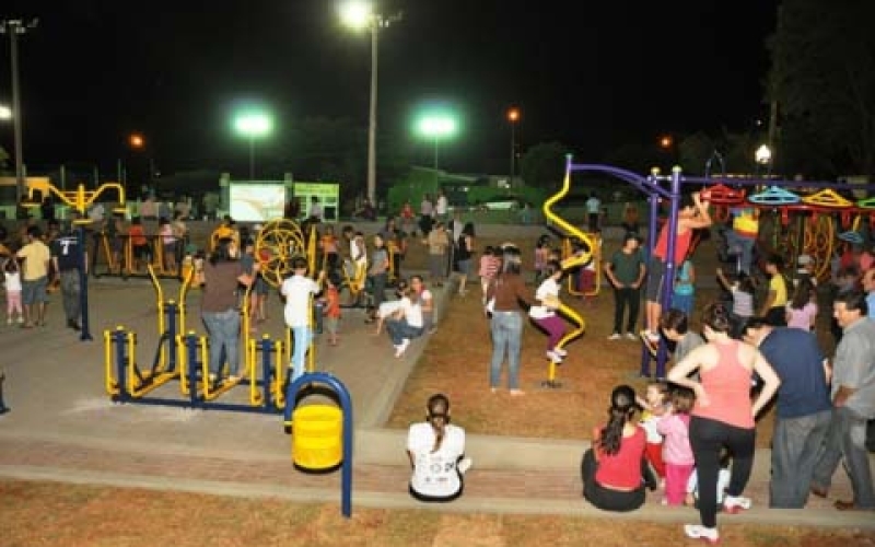 Academias ao ar livre por toda a cidade