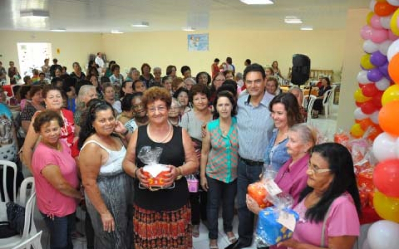 Dia das mães é comemorado por frequentadoras do CCI