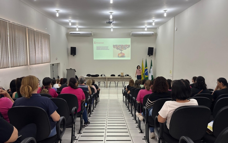 Outubro Rosa: Administração Municipal promove palestras para servidoras sobre saúde da mulher
