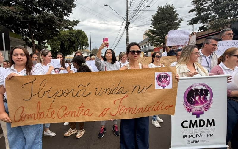 Caminhada do Meio-Dia reforça combate ao feminicídio em Ibiporã 