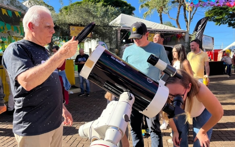 Ibiporã promove observação da Lua neste sábado na Praça Pio XII, com 10 telescópios