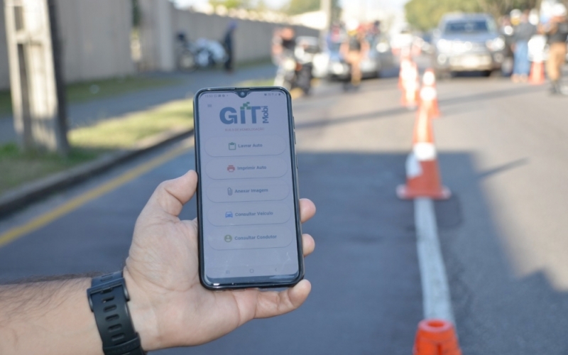Departamento de Trânsito passa a usar aplicativo digital para fiscalização 