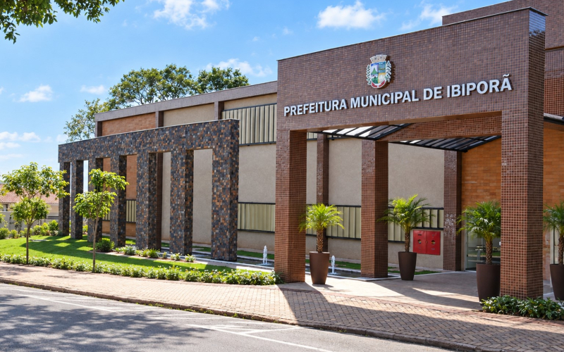 Ibiporã promove entrega da revitalização do Paço Municipal a assina pacote de obras em 6/11