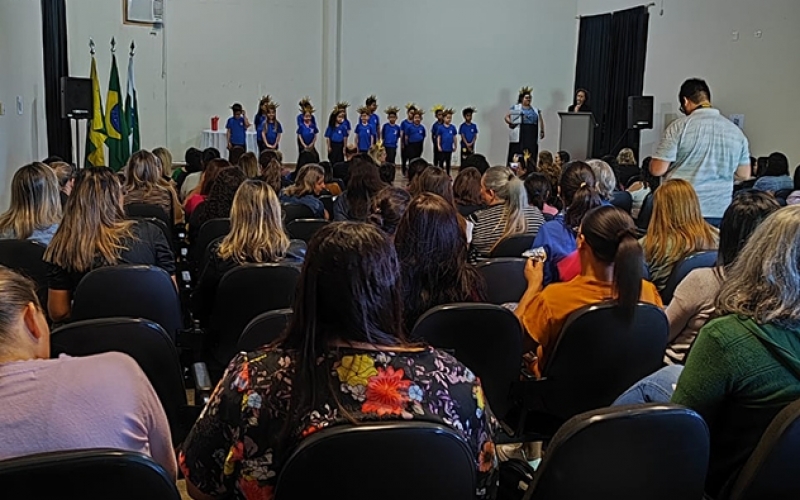 Monitoramento do Plano Municipal de Educação de Ibiporã. Evento reúne educadores para avaliação de metas e definições