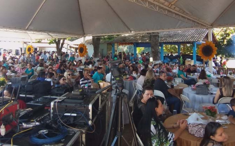 Festa do Agricultor reúne mais de 1.000 pessoas em Ibiporã
