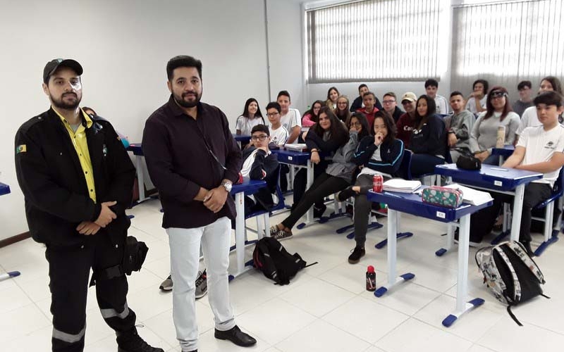 DTrânsito realiza palestra educativa com alunos do Colégio Ética