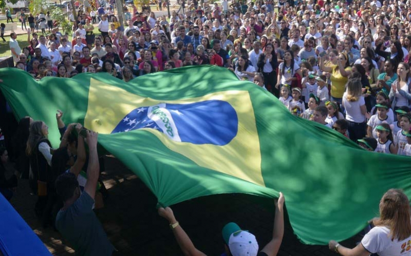 Semana da Pátria em Ibiporã é finalizada com apresentações artísticas na Praça Pio XII