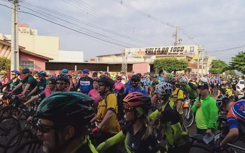 Cerca de 600 ciclistas participam da 4ª Volta do Fogo de Ibiporã