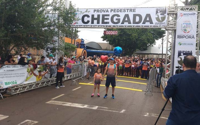 Prova Pedestre é marcada por homenagens a Adriana de Souza
