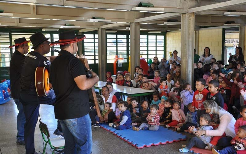 Equipe da Cultura visita escolas da rede municipal