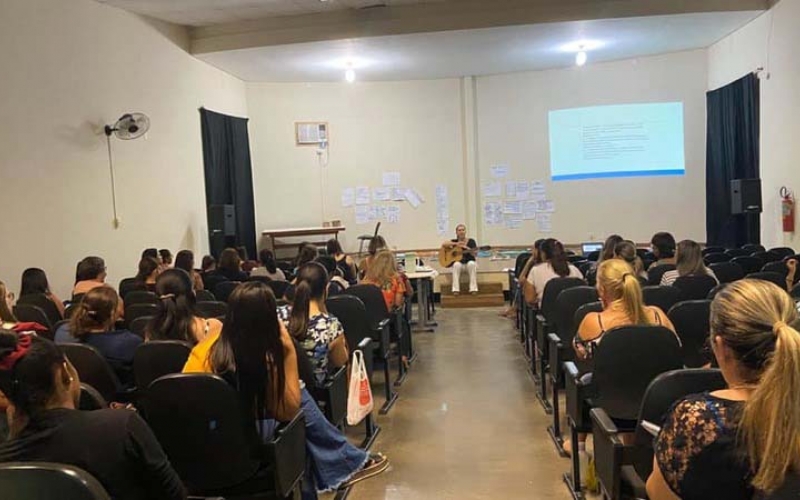 Professores participam de Formação Continuada sobre a BNCC e Referencial Curricular