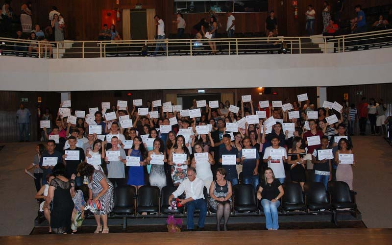 91 alunos participam da noite de formatura da Esforci
