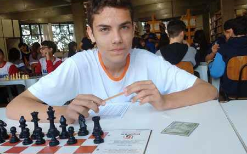 Enxadristas ibiporaenses obtêm sucesso nos Jogos Escolares