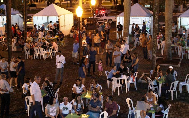 Inauguração da ‘Feira Gastronômica’ movimenta a Praça Pio XII