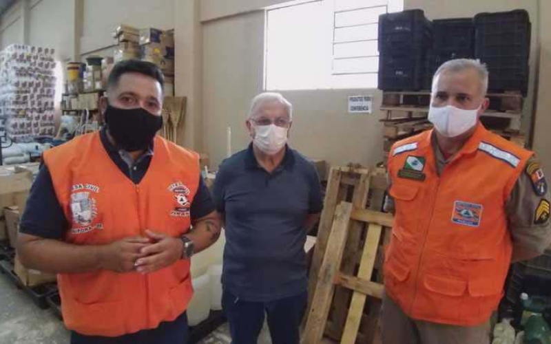 Defesa Civil recebe doação de álcool em gel da UTFPR
