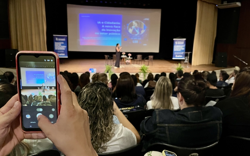 Servidores públicos municipais participam de palestra sobre inteligência artificial 