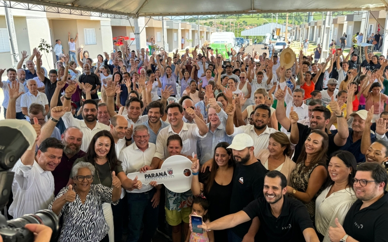 Entrega de 44 casas no Residencial Veneza marca avanço do programa Casa Fácil Paraná em Ibiporã