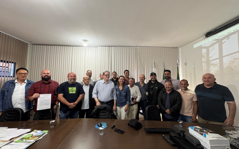 Ibiporã avança em mobilidade urbana com assinatura da Ordem de Serviço para pavimentação da Marginal Ronalt Walter Sodré