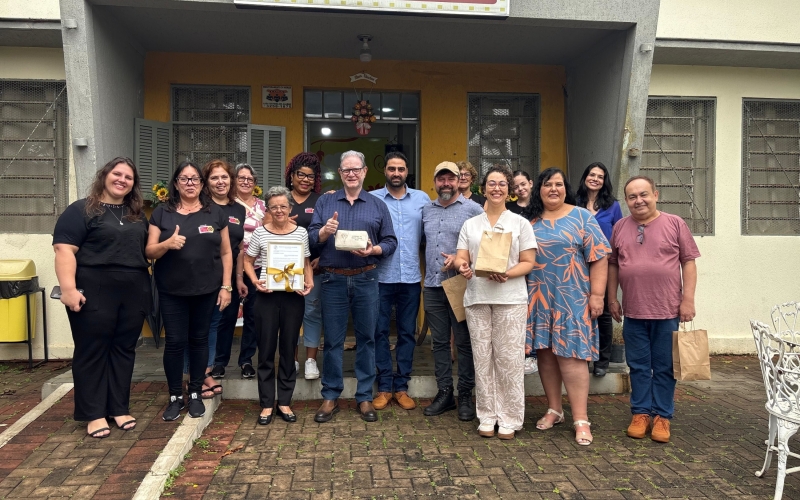 Chefes dos poderes Executivo e Legislativo visitam Centro de Artesanato na manhã desta quarta-feira