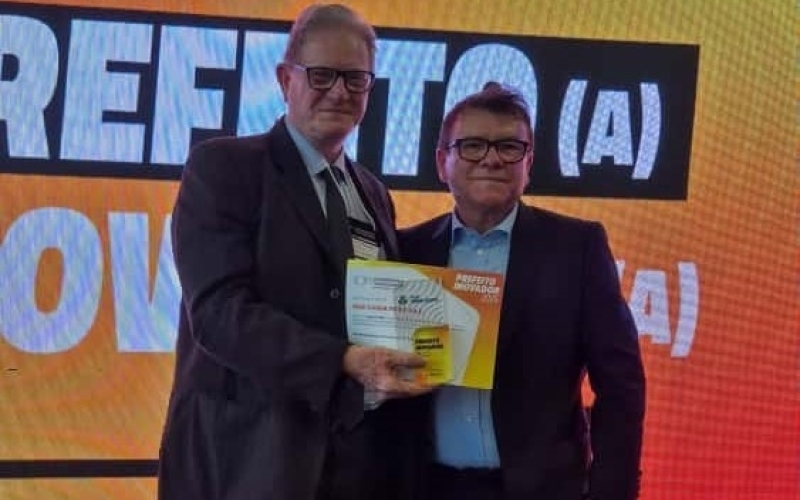 Ibiporã recebe título de “Prefeito Inovador 2025” em evento estadual
